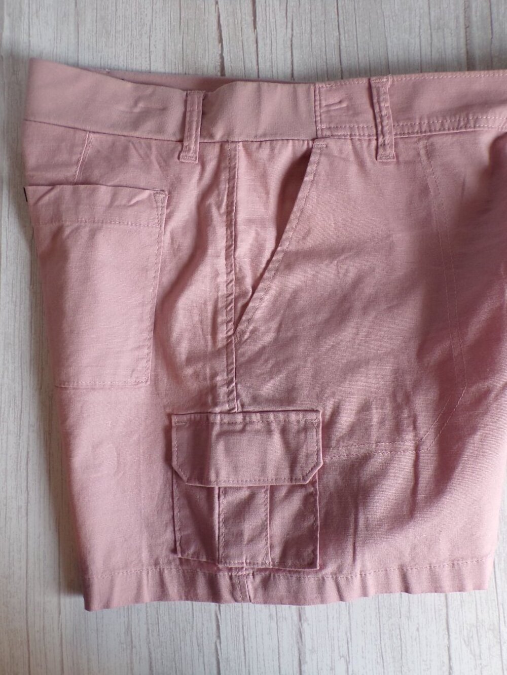 NWT LEE Women's 5" Cargo Shorts in Soft Mauve - Picture 6 of 9